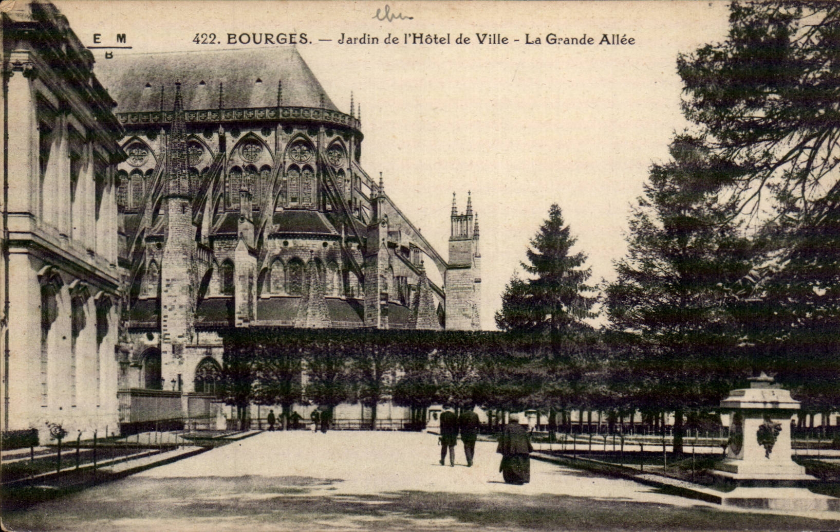 CPA Bourges Garden of the town hall the large alley