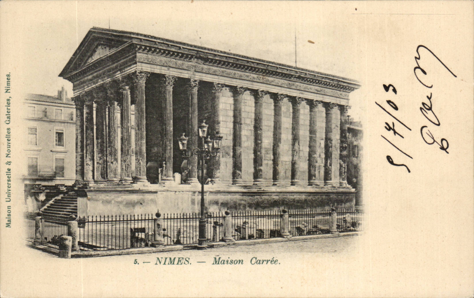 Quadratisches Haus Nimes-CPA