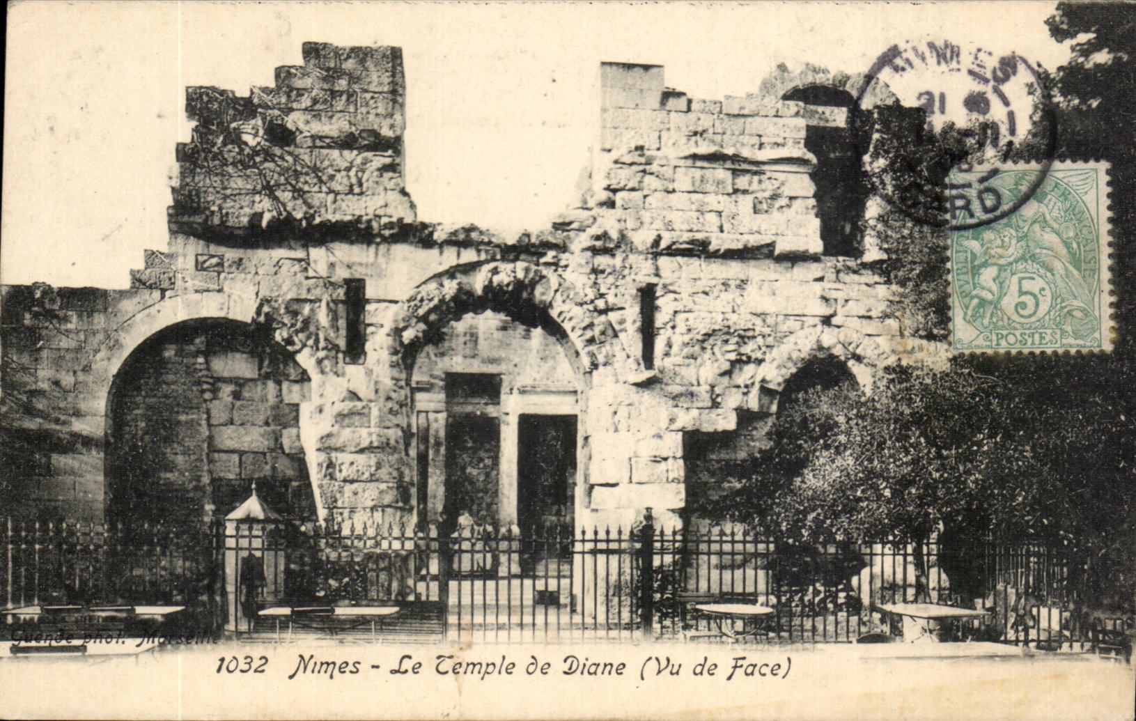 Nimes CPA der Tempel der Diane-Vorderansicht