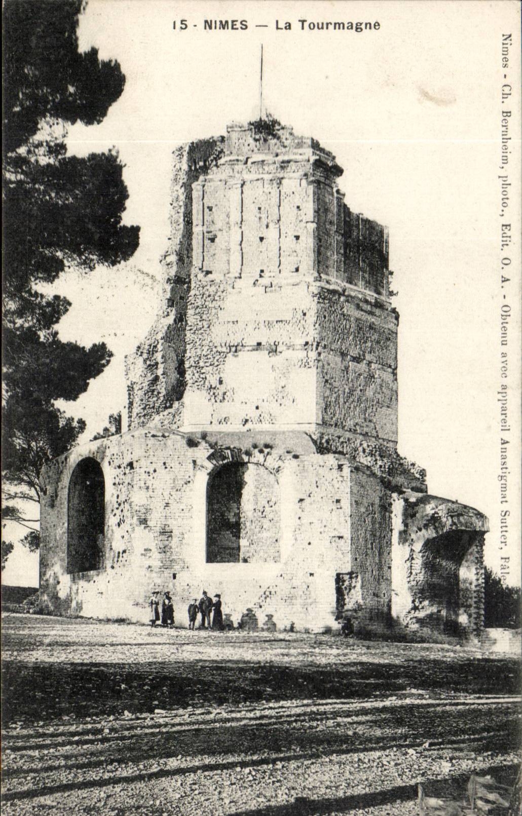 Umdrehung Nimes-CPA Magne