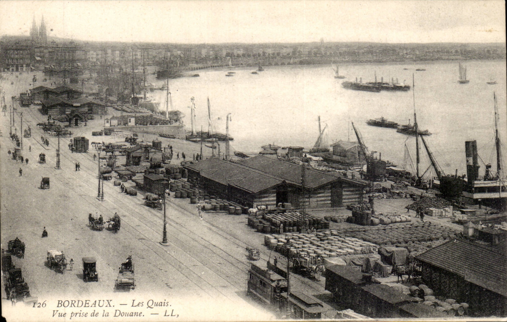 CPA Bordeaux quays Seen from of the customs