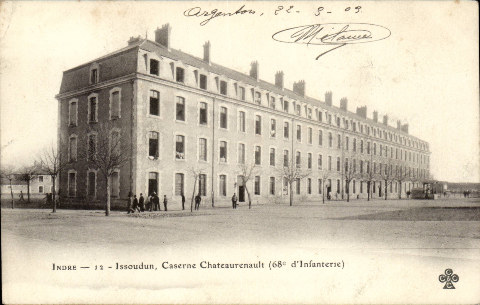CPA Issoudun Caserne Chateaurenault 68eme d'infanterie