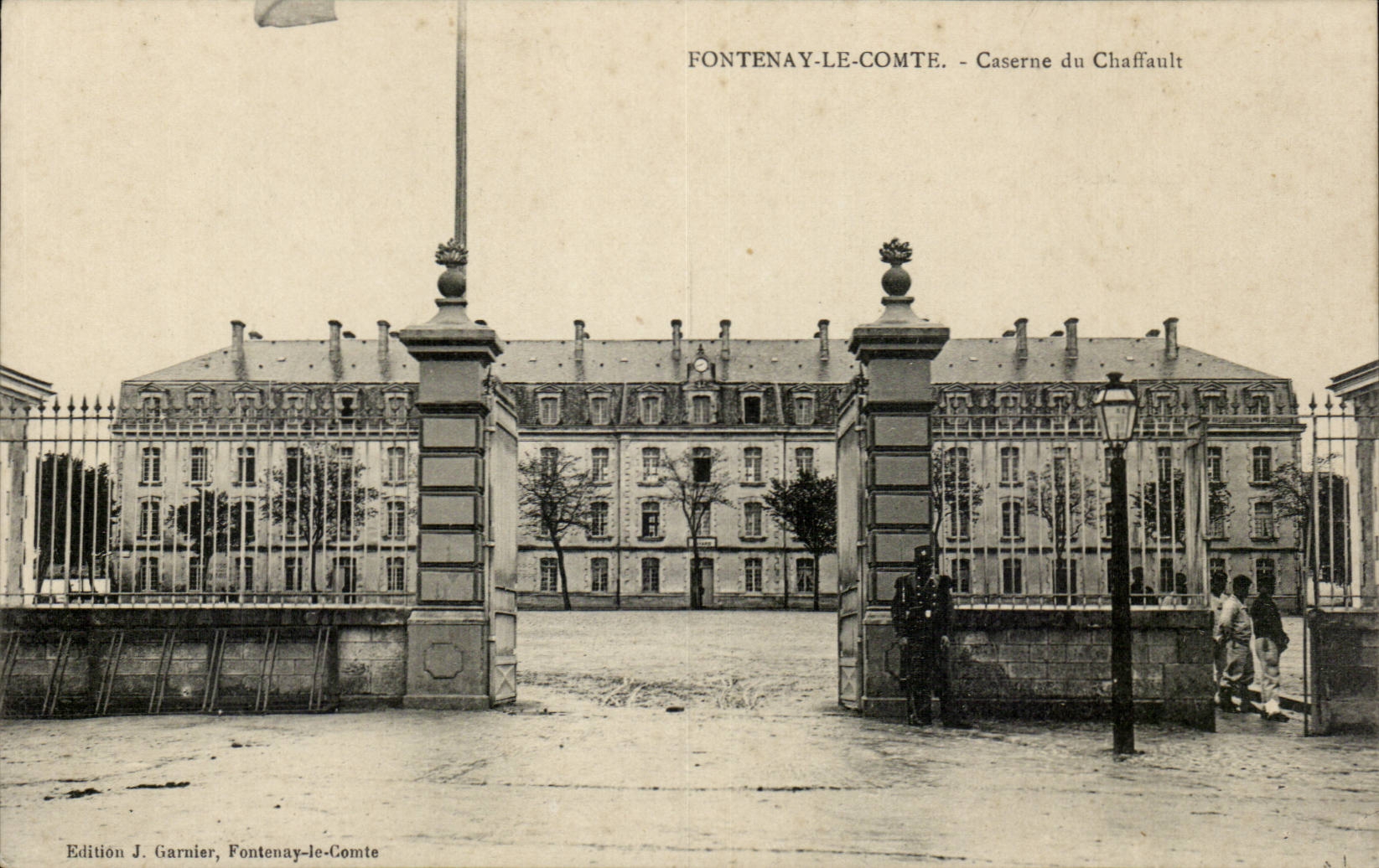 CPA Militaria Fontenay the Count Caserne of Chaffault