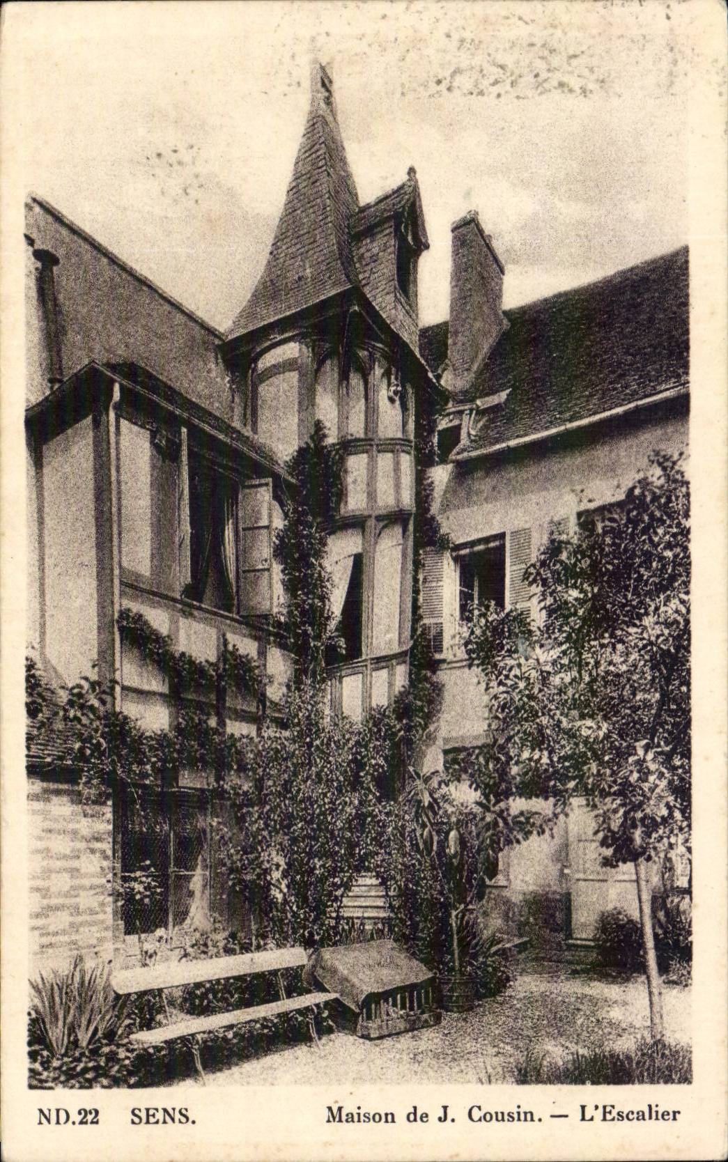 CPA Sens House of J Cousin the staircase