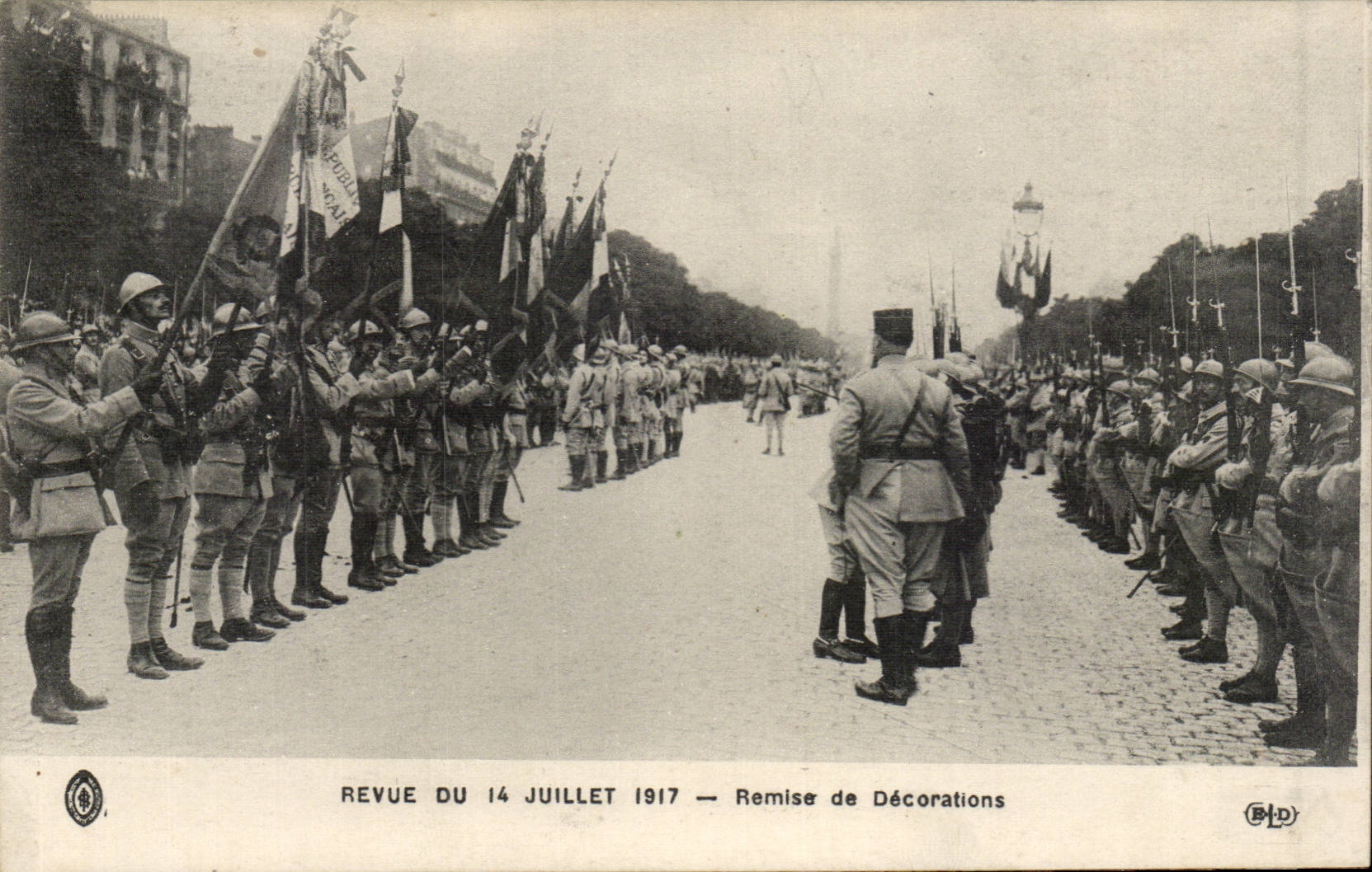 Hairy CPA Paris Re-examined of the Given July 14th 1917 of Militaria decorations