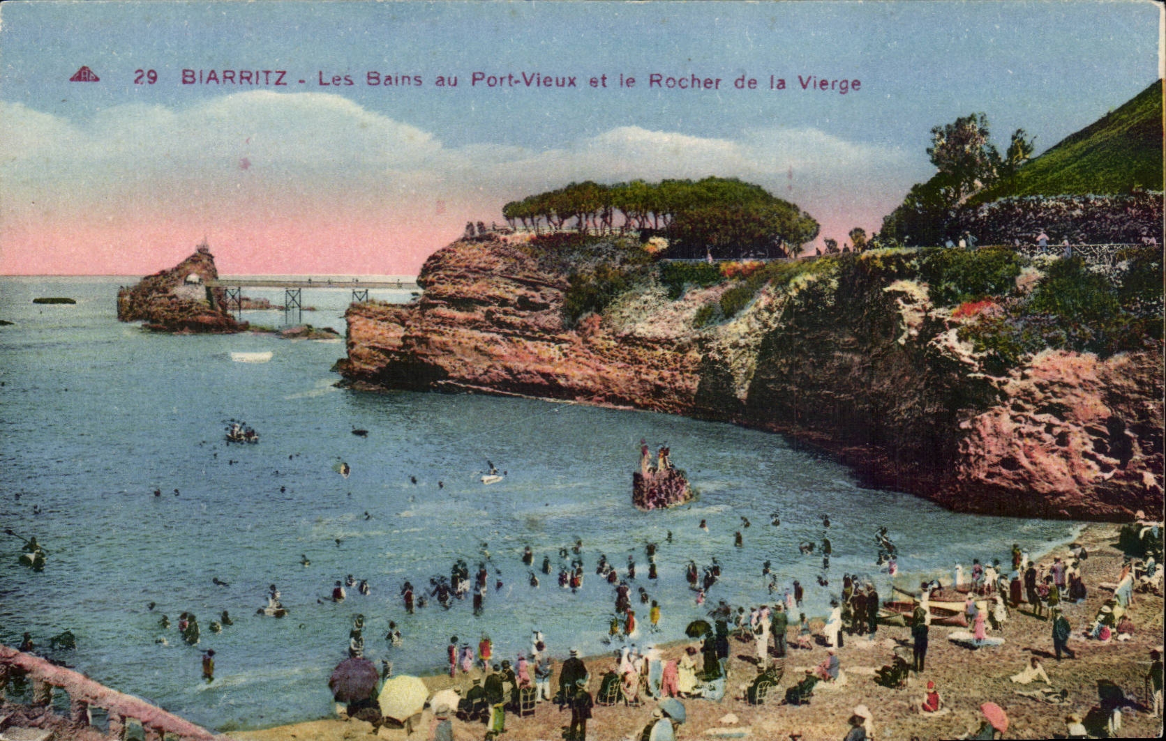 CPA Biarritz Les bains au port Vieux et le rocher de la vierge