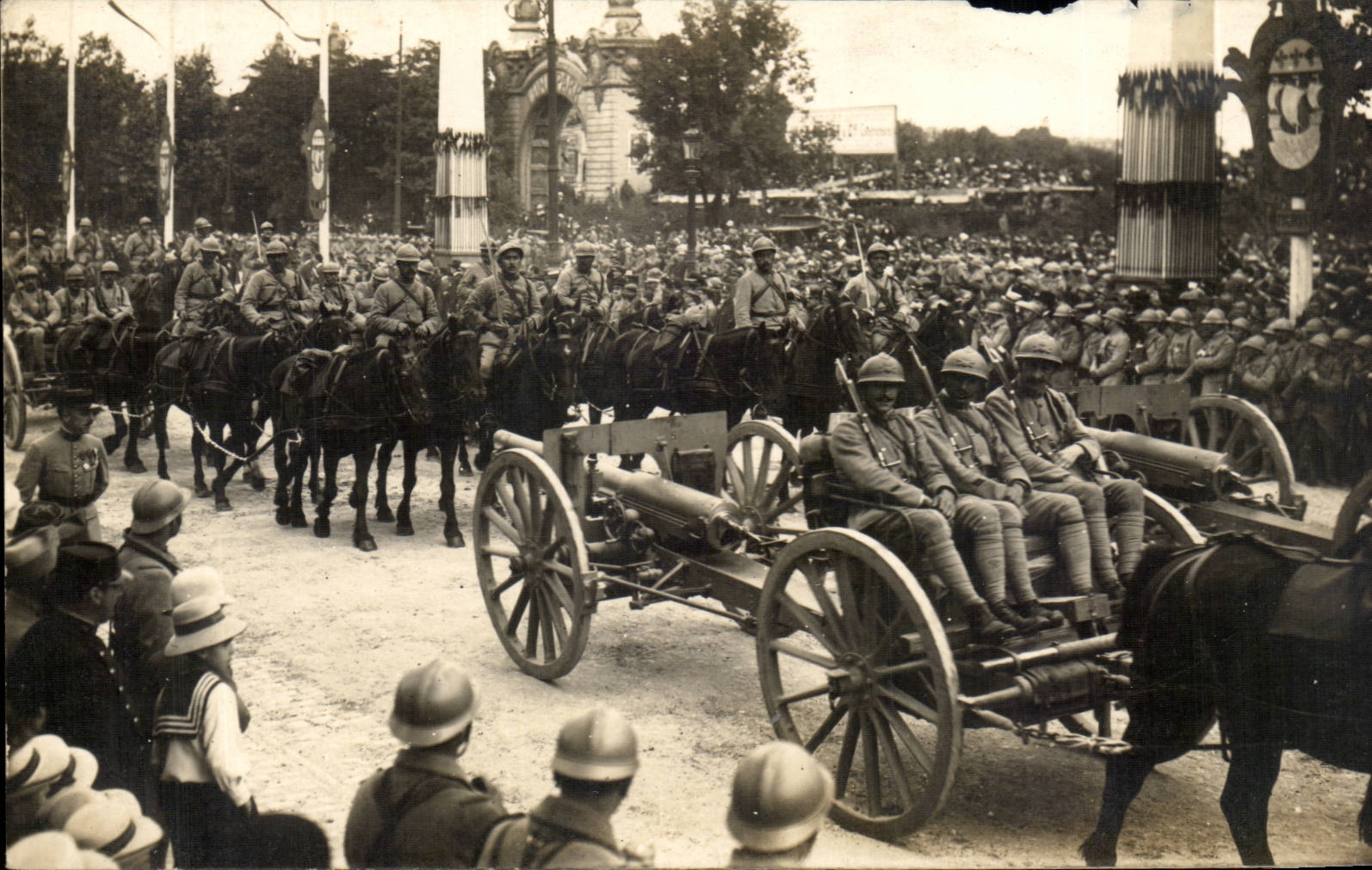 CPA festivals of the victory July 14th 1919 the Militaria artillerists