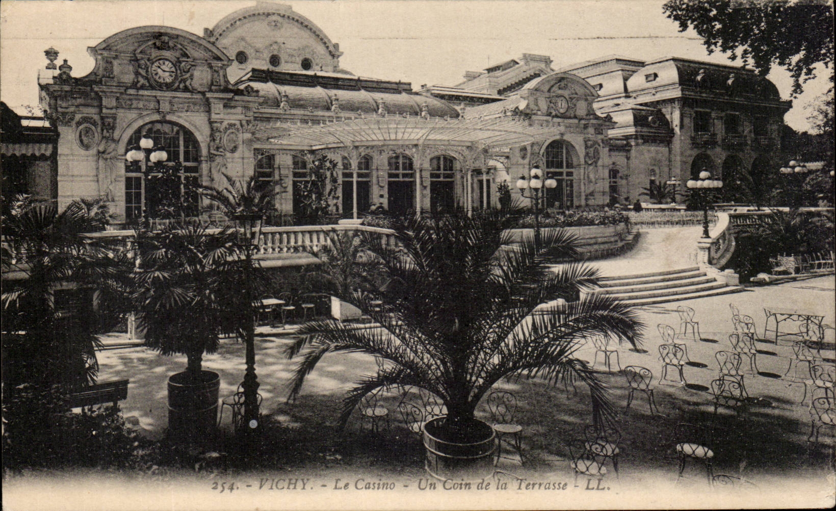 CPA Vichy le casino Un coin de la terrasse