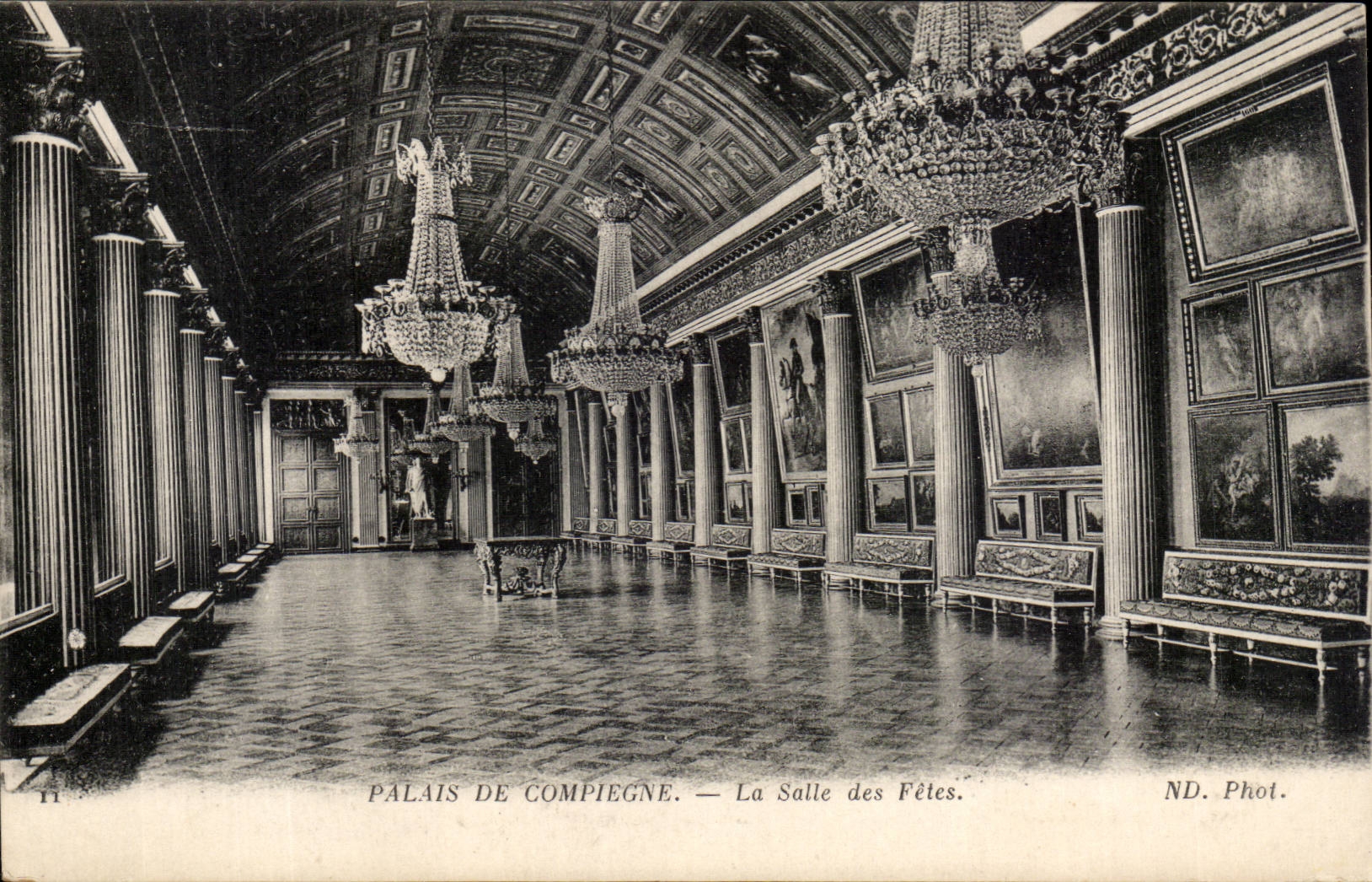 CPA Gaumen von Compiegne die Dorfhalle