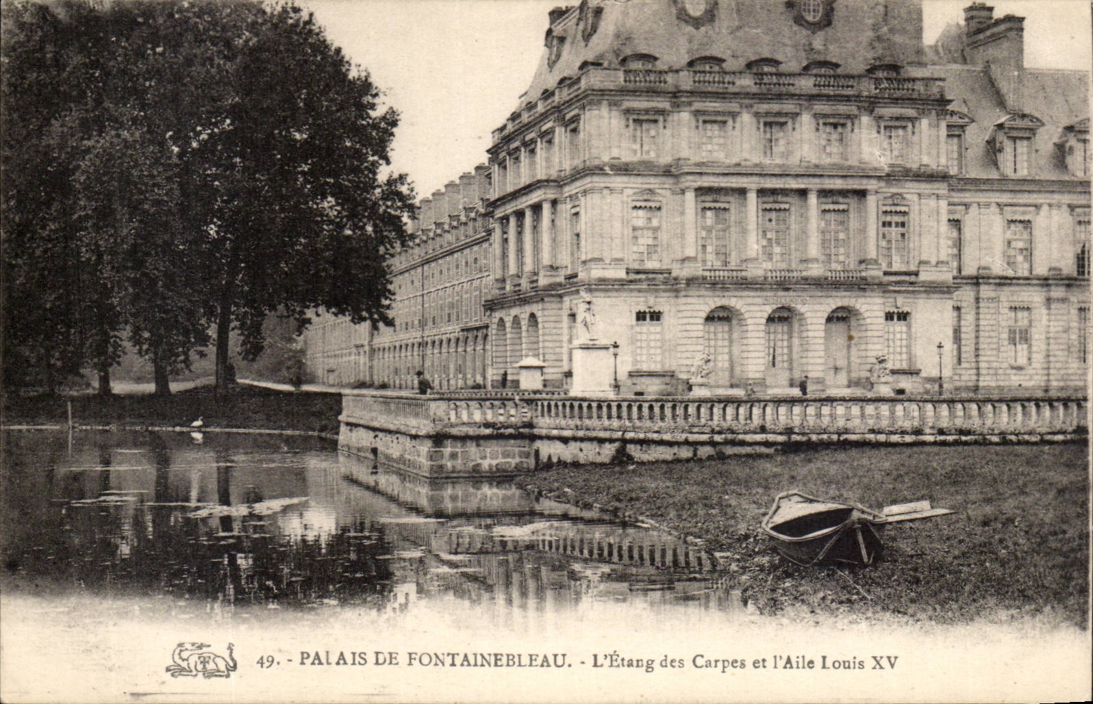 CPA palate of Fontainebleau the pond of carps and the wing Louis XV