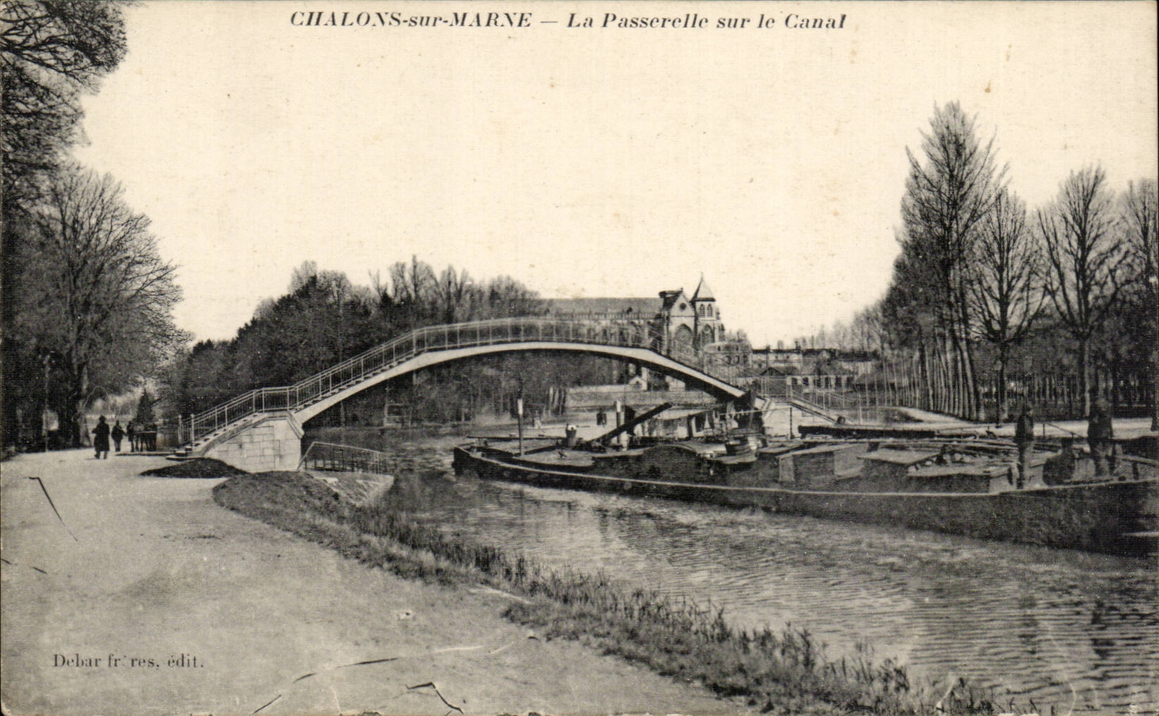CPA Trawl-nets on marl the footbridge on the canal