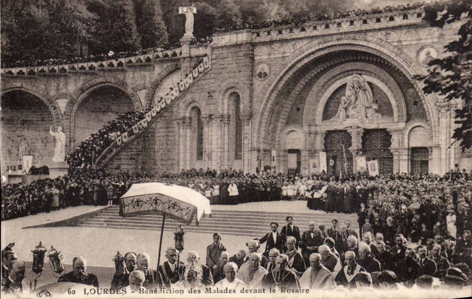 CPA Lourdes Blessing of the patients in front of the rosary