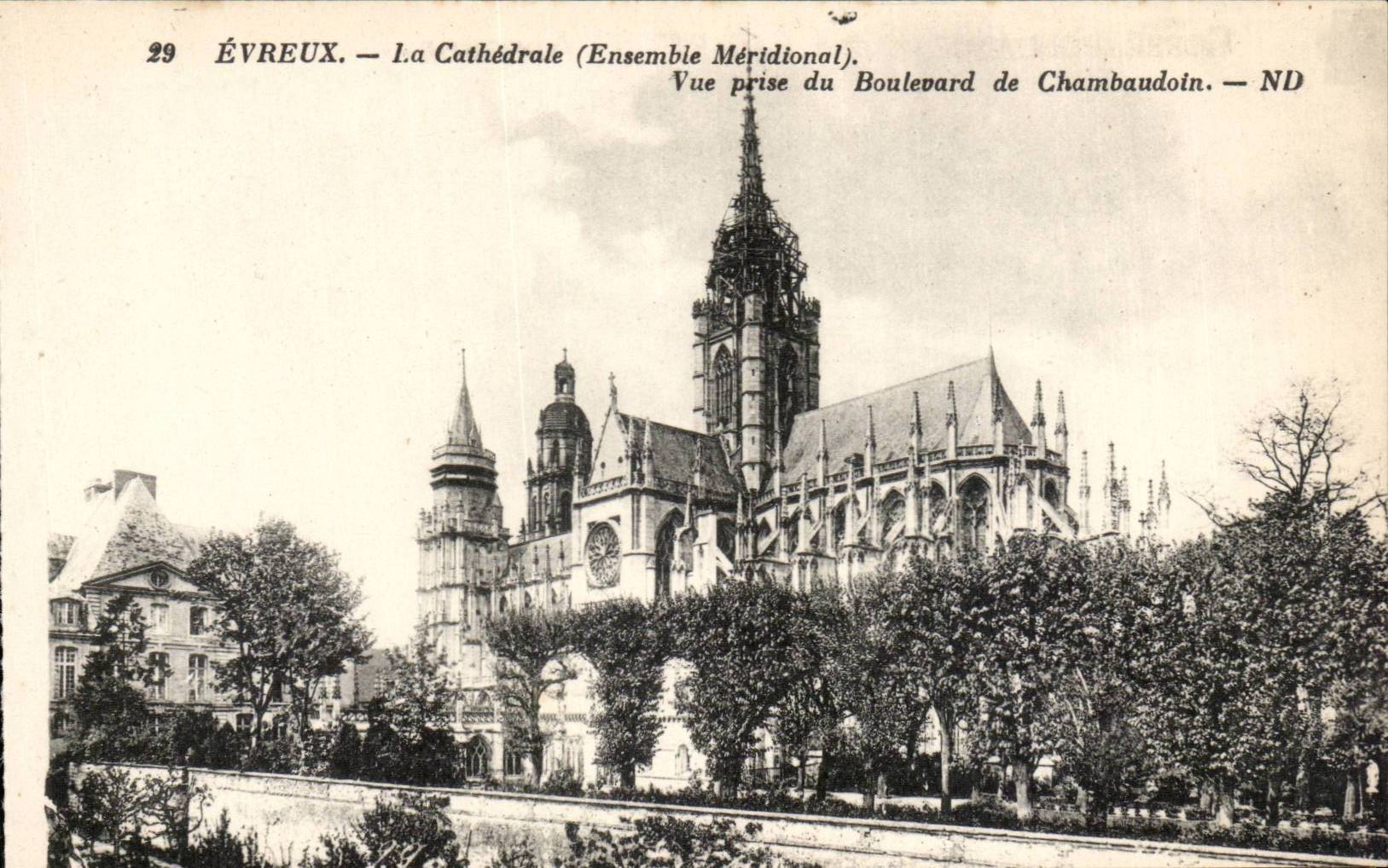 CPA Evreux Cathedral Seen from of the boulevard of Chambaudoin