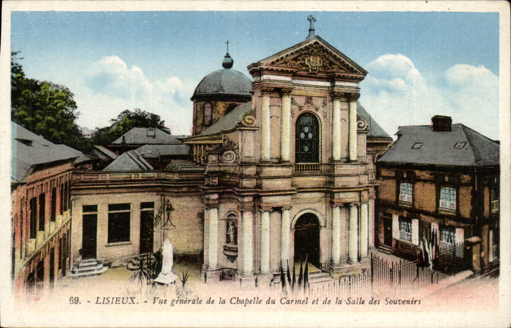 CPA Lisieux View der Wolbung von Carmel und des Raumes der Gedachtnisse