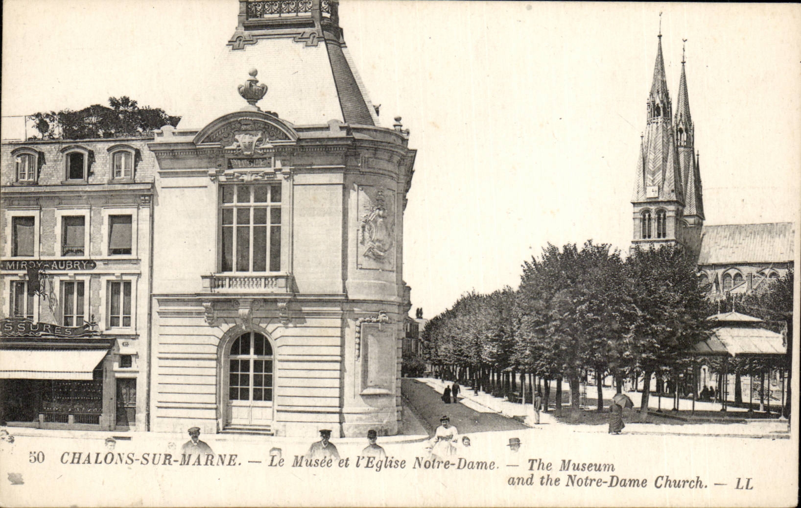 CPA Trawl-nets on the Marne the museum and the Notre Dame church