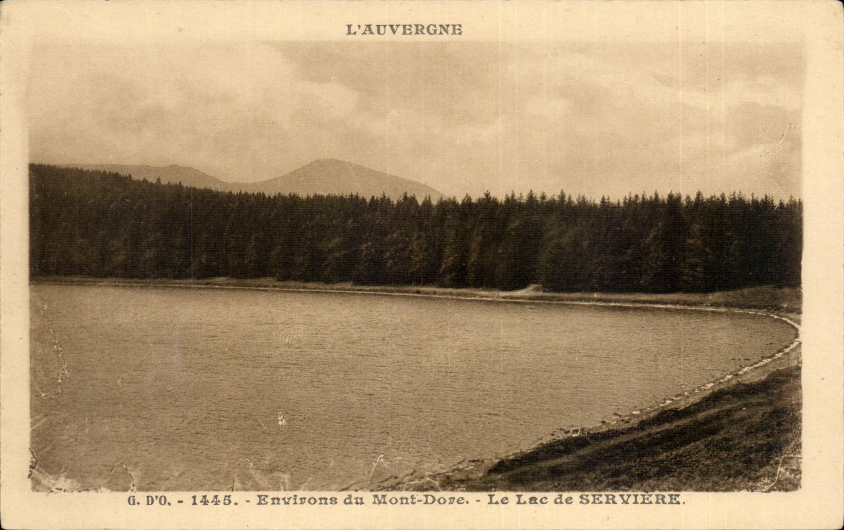 CPA Auvergne Environs of the Mount Gilds the Lake Serviere