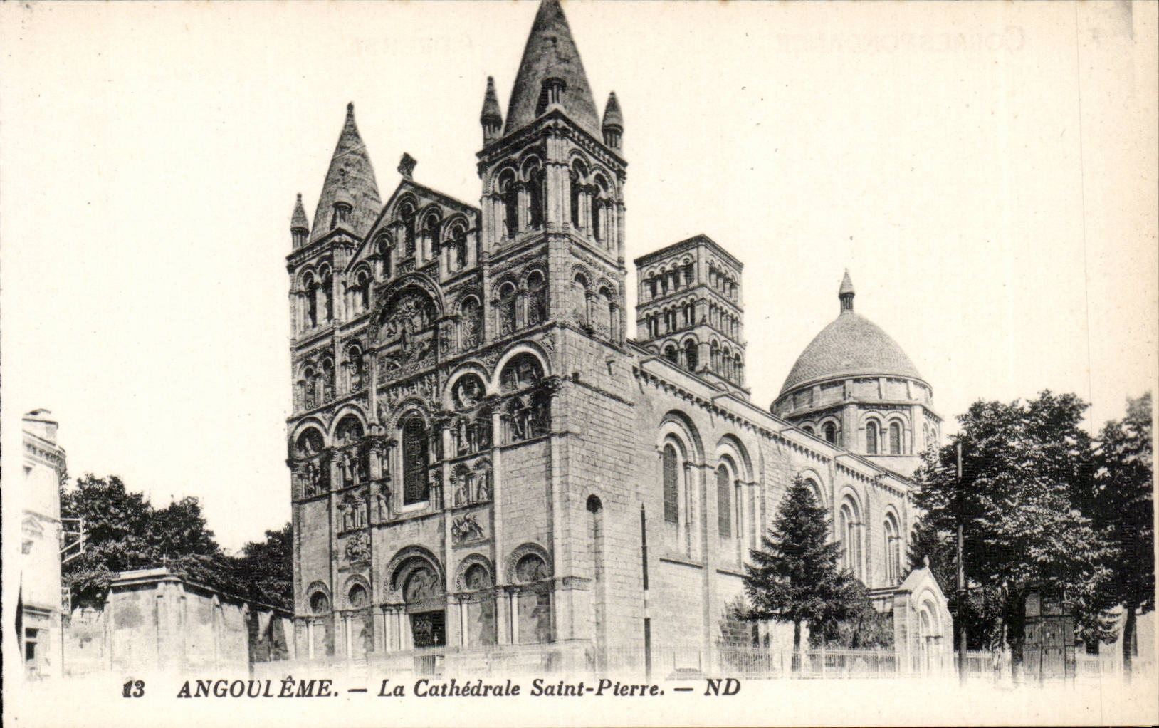 CPA Angouleme La cathedrale Saint Pierre