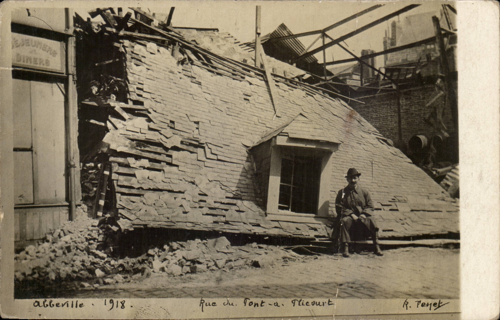 Real photo Militaria Abbeville Rue of the bridge has Flicourt 1918