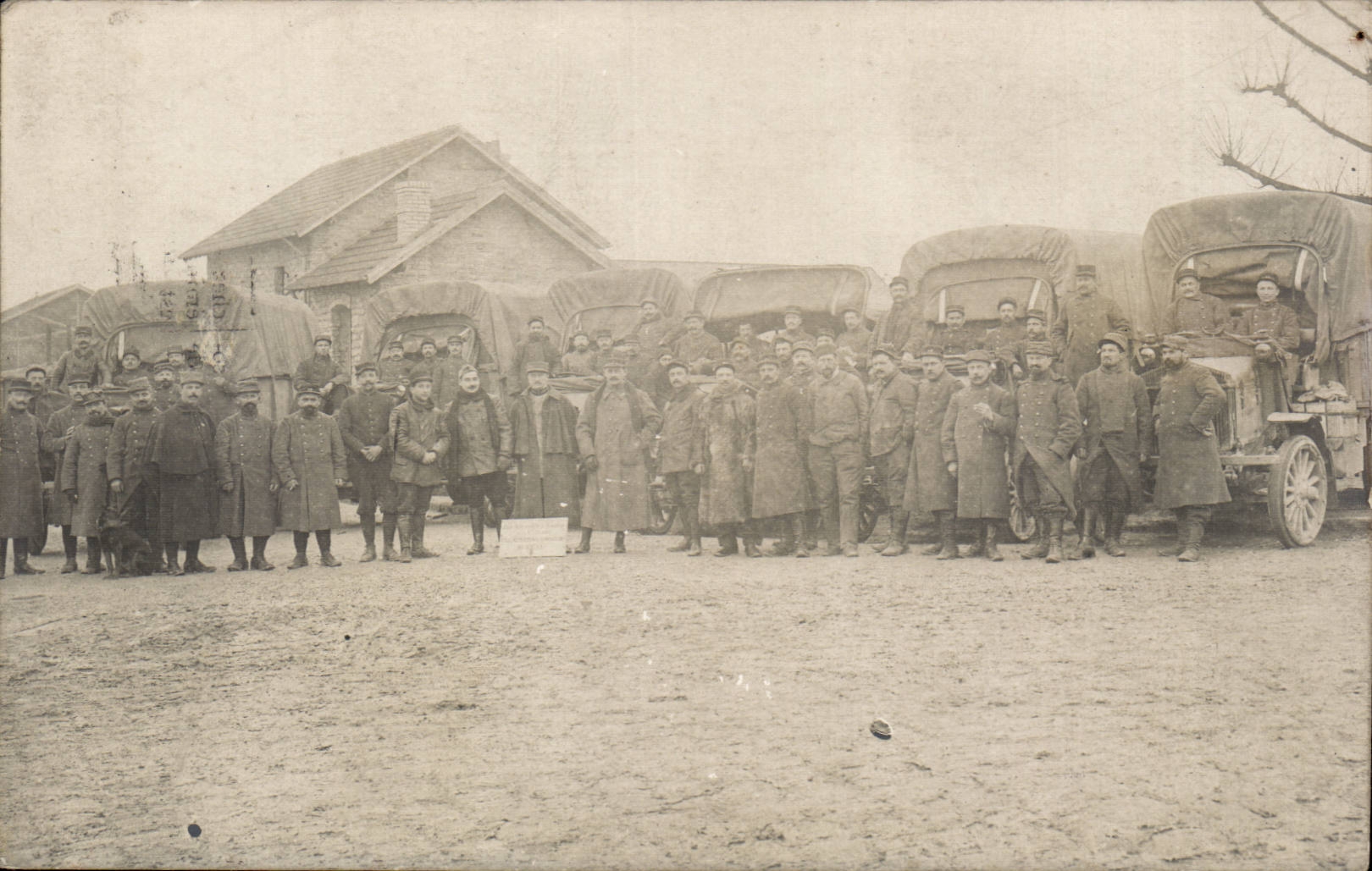 CPA Militaria Regiment of transport Truck cars
