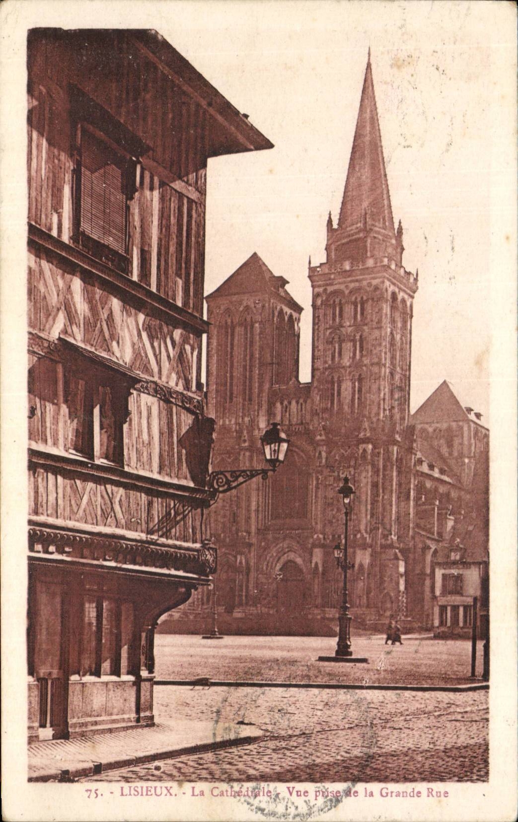 Lisieux CPA die Kathedrale gesehen von der Hauptstrasse