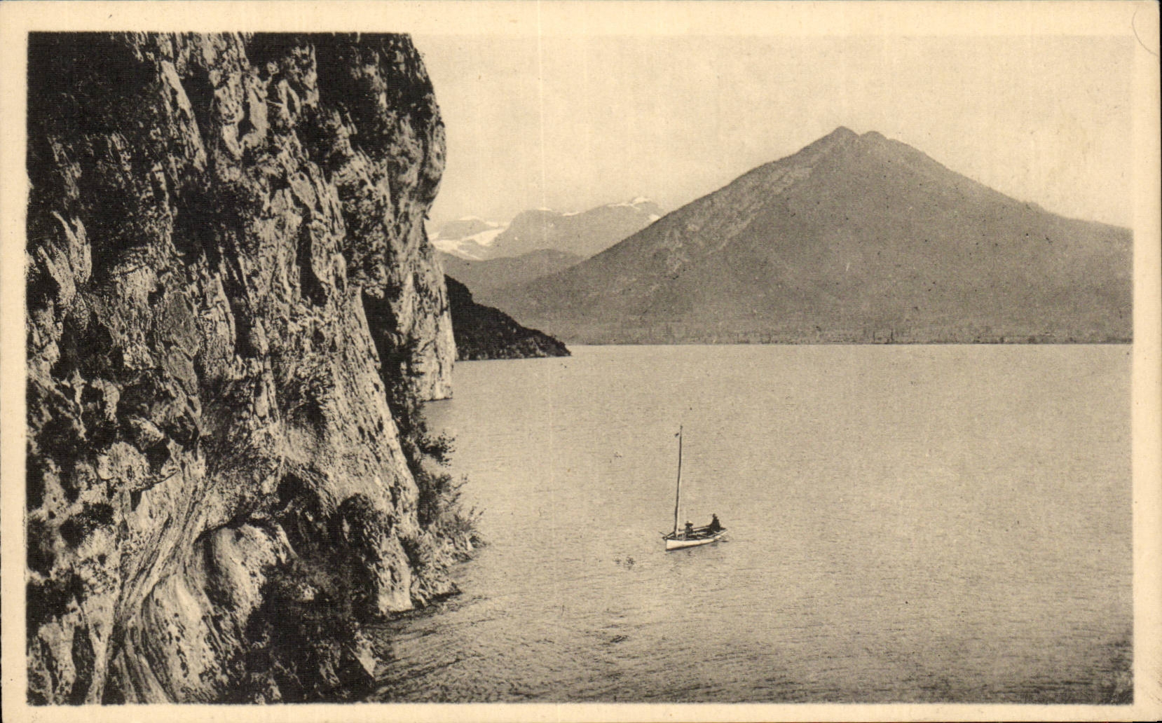 CPA Lake Annecy Menthon the rock of Expensive and the mountain of Entrvernes