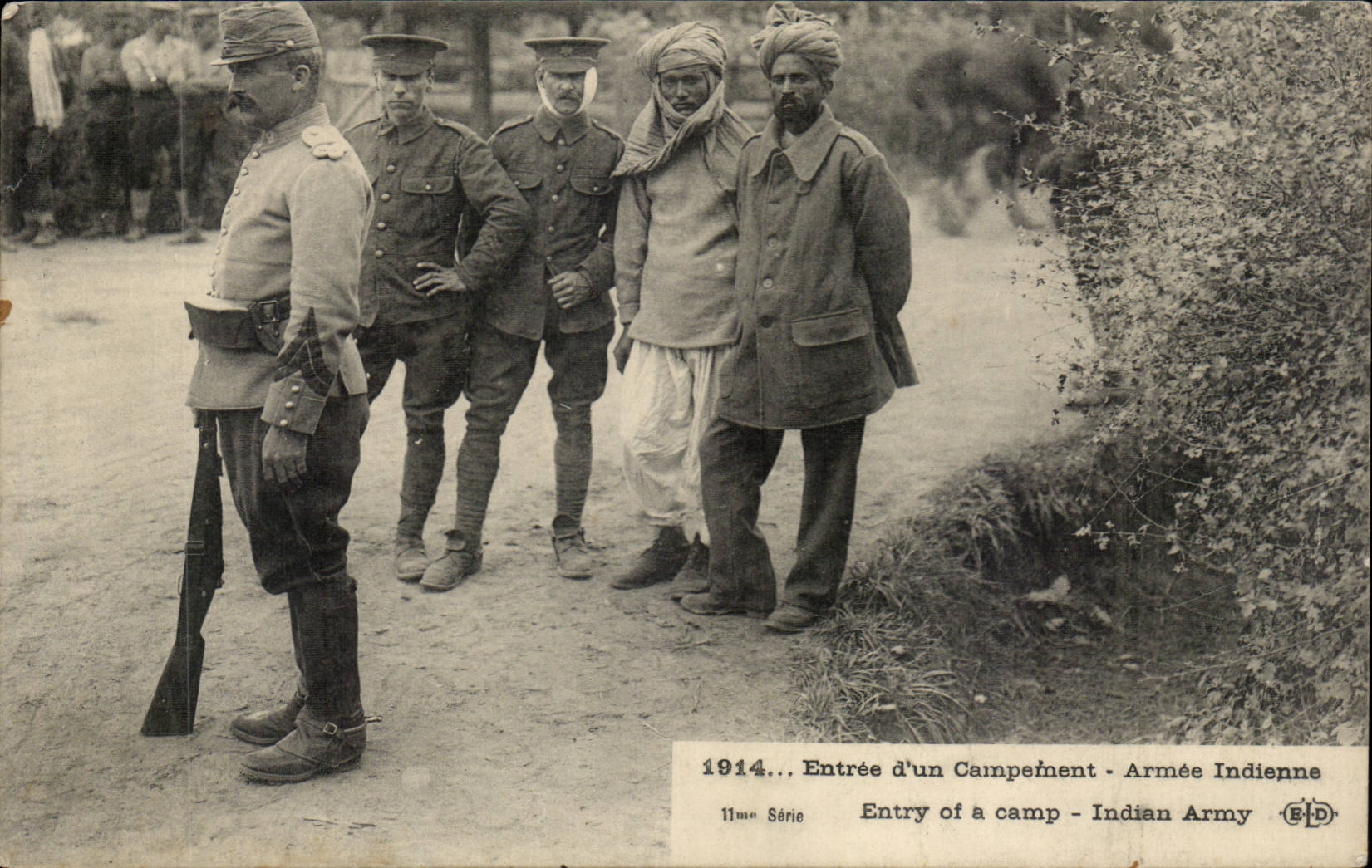 CPA Entrance of a camping Armed Indian Militaria Bondonniere