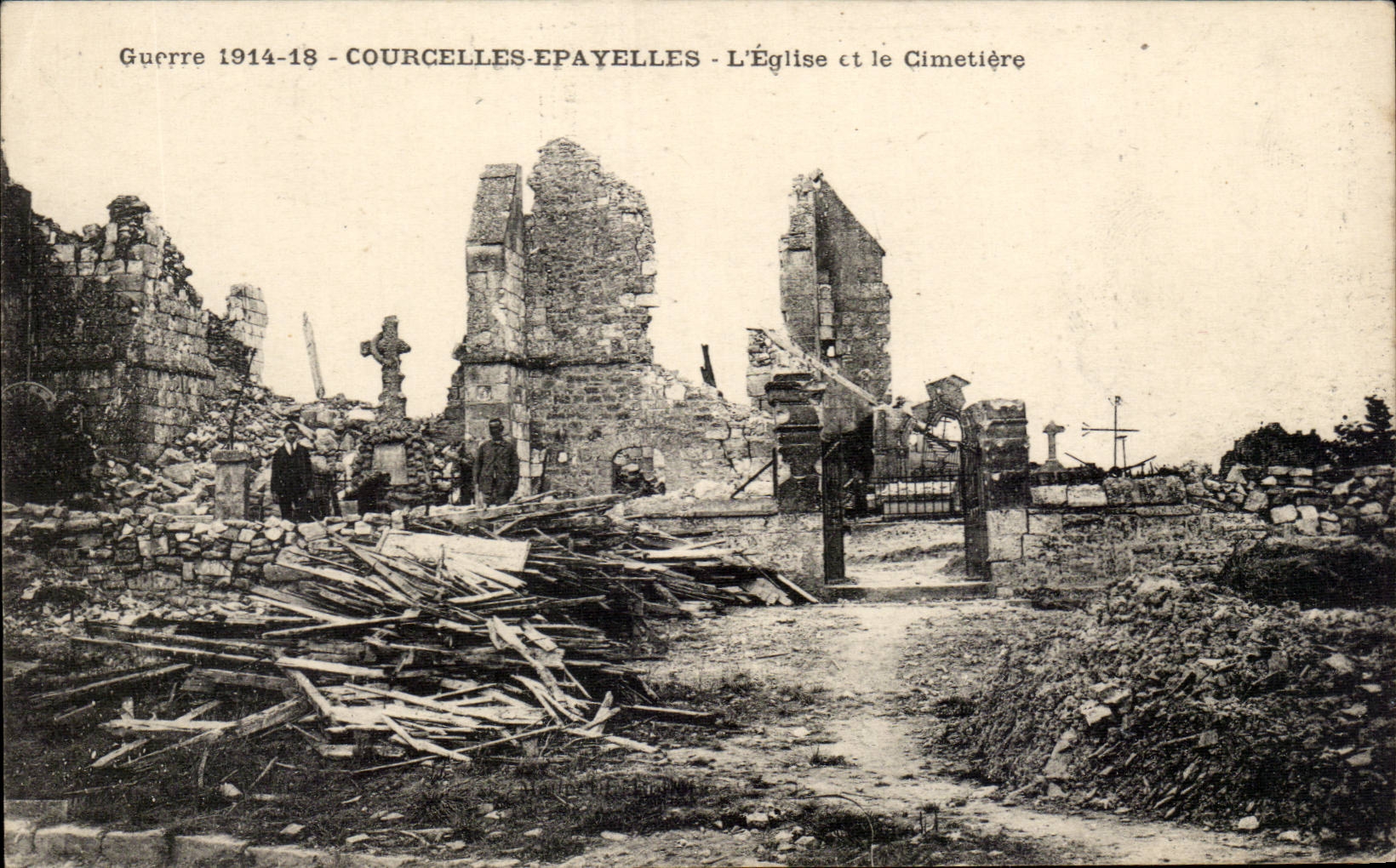 CPA Courcelles Epayelles Church and cemetery