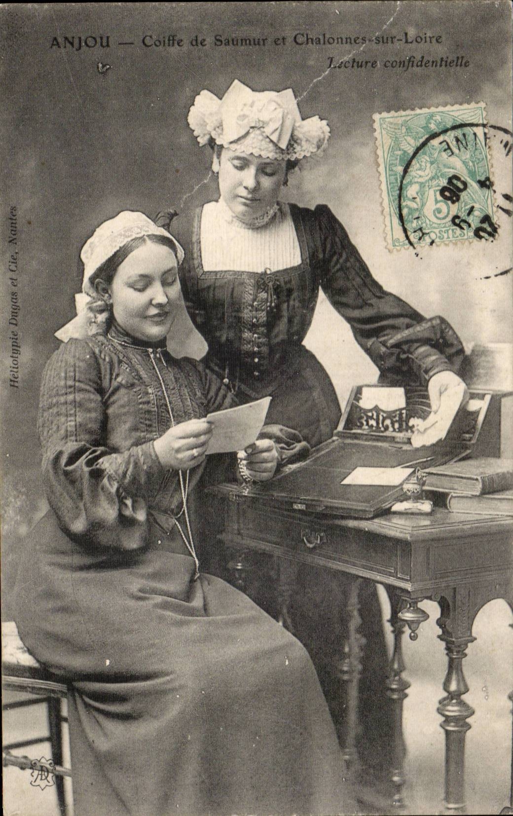 CPA Anjou Caps of Chalonnes on the Loire and Saumur (folklore caps costume