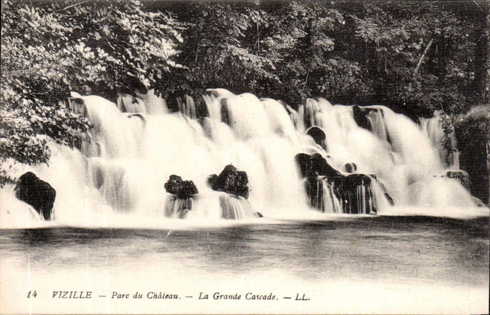 CPA Vizille Park of the castle the large cascade