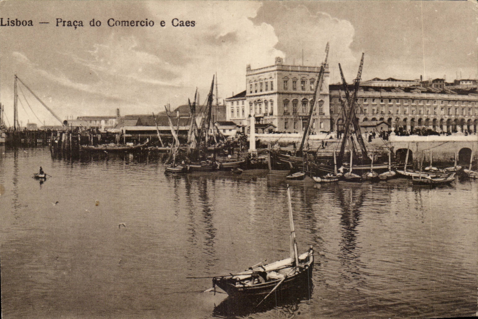 CPA Portugal Lisboa Praca C comercio E Caes