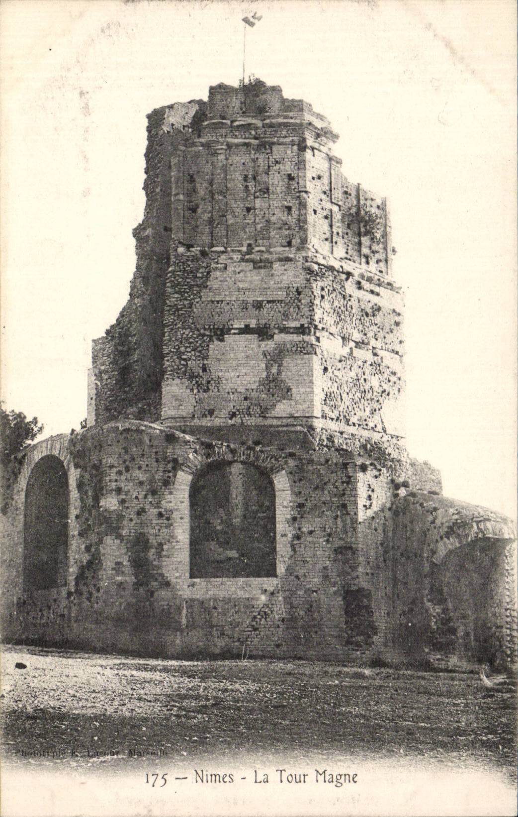 CPA Nimes Magne Umdrehung