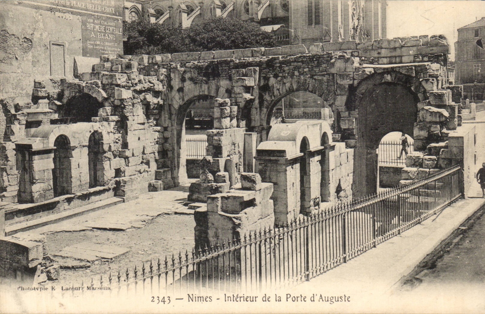 CPA Innennimes von der Tur von Auguste