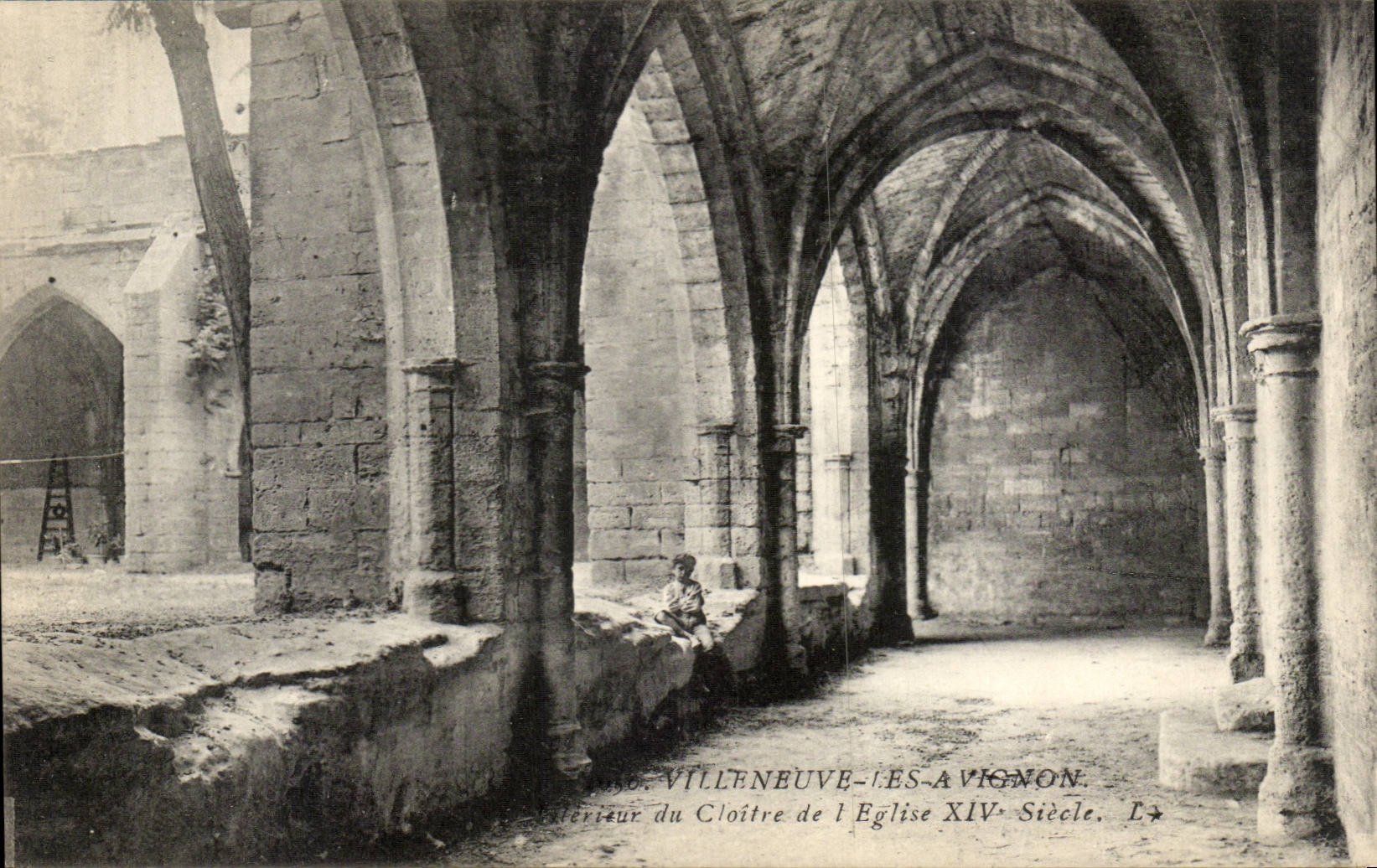CPA Villeneuve Interior Avignon of the cloister of the church