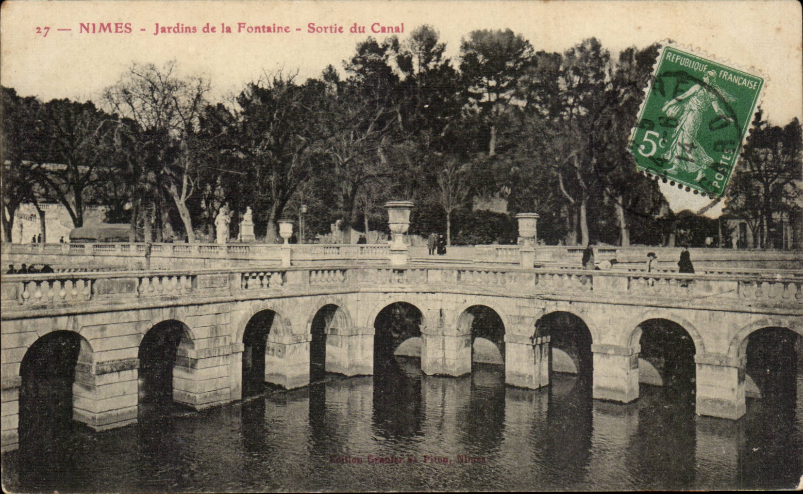 Garten Nimes-CPA des Brunnens verliessen den Kanal