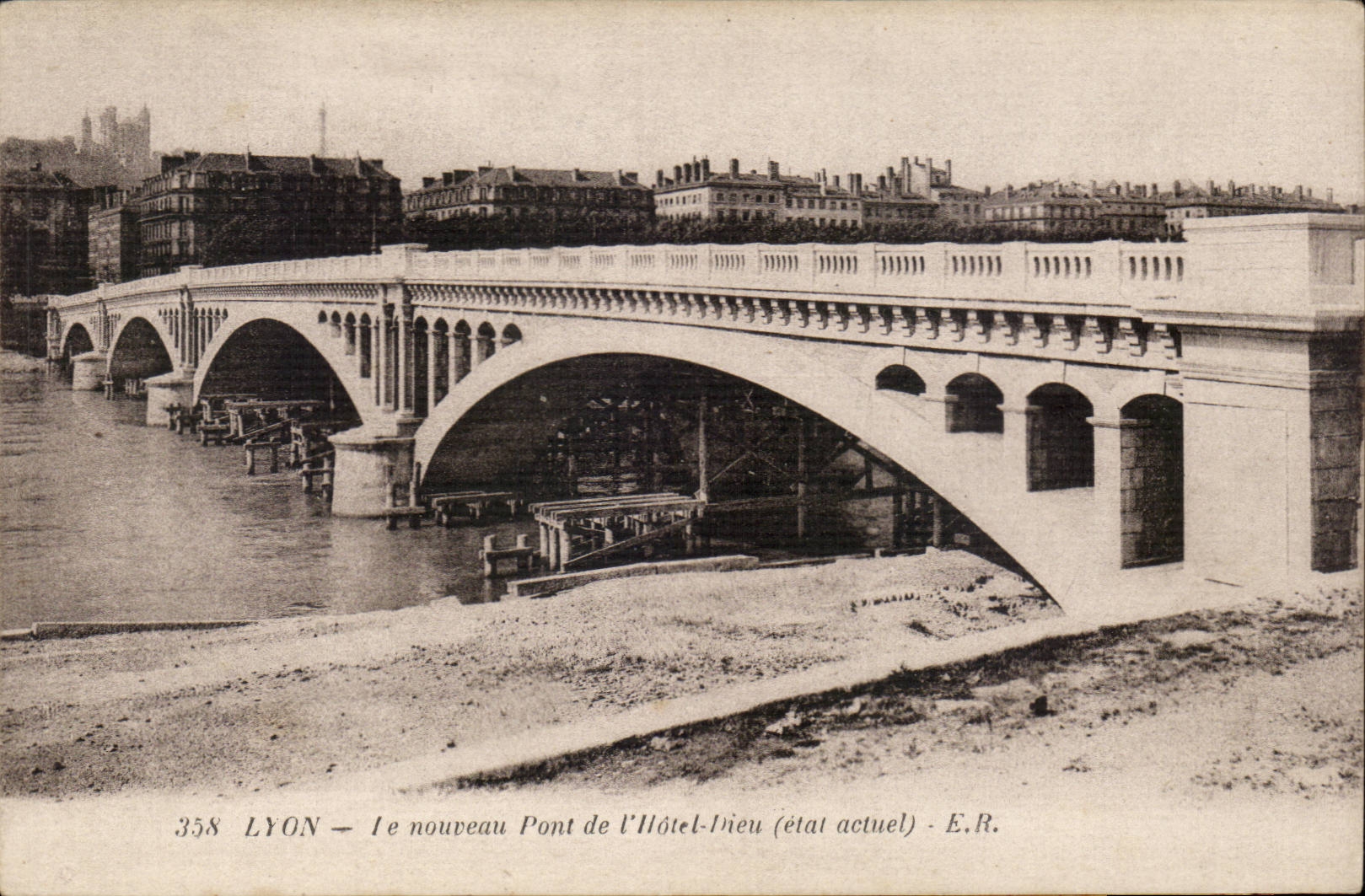 Lyon CPA the new bridge of the hotel God