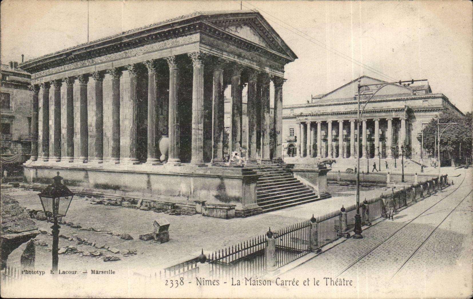 CPA Nimes das quadratische Haus und das Theater