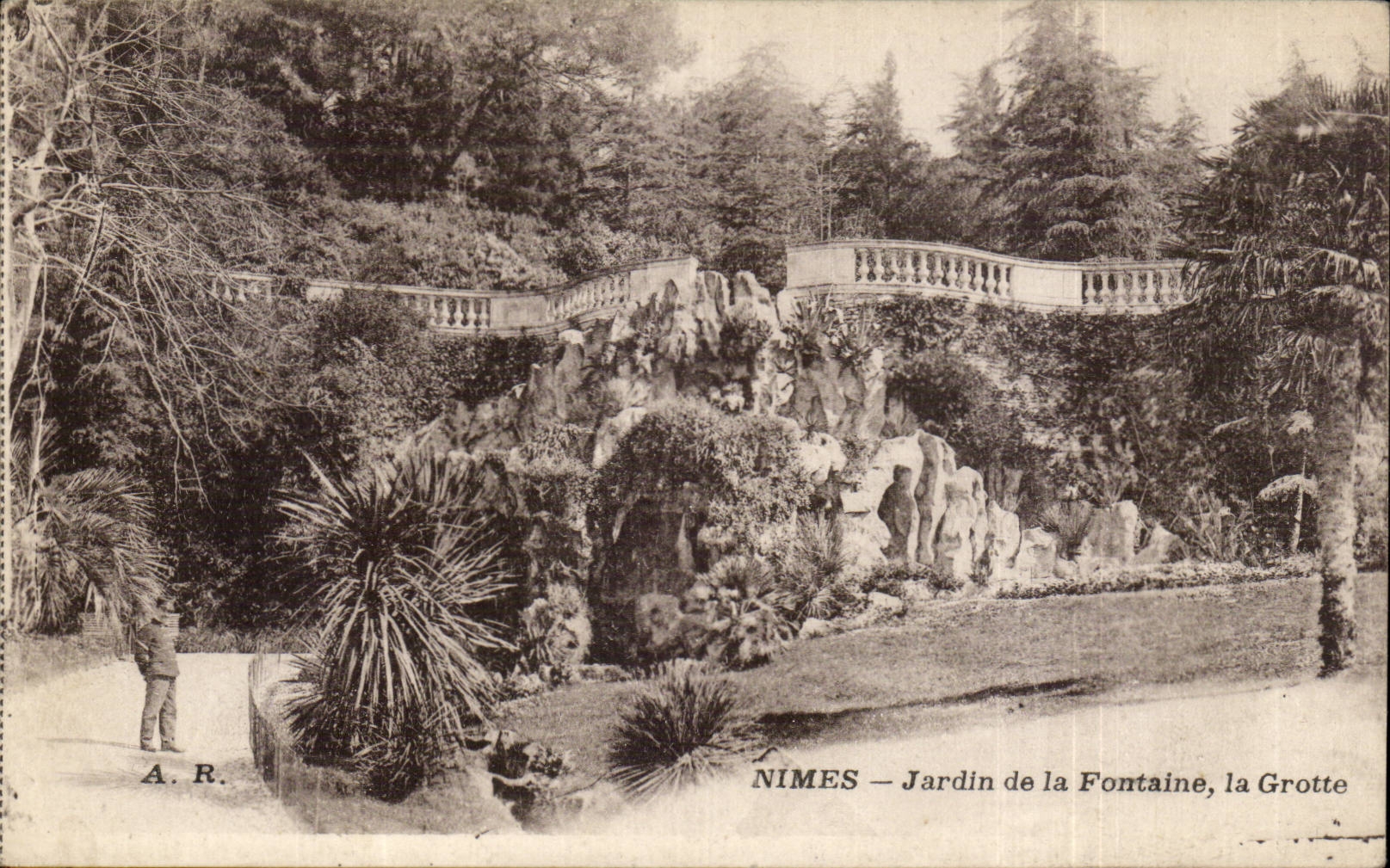 CPA Nimes Garten des Brunnens die Hohle