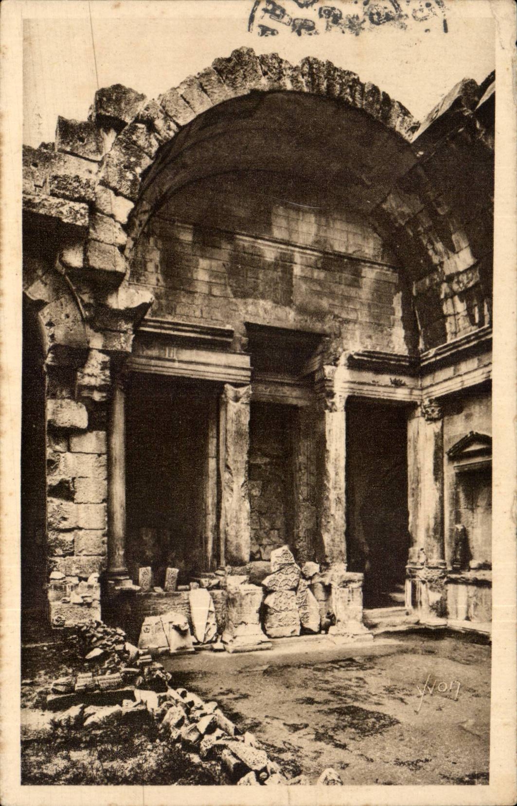 CPA Nimes Garten des Albrunnen Innenraums des Tempels von Diane