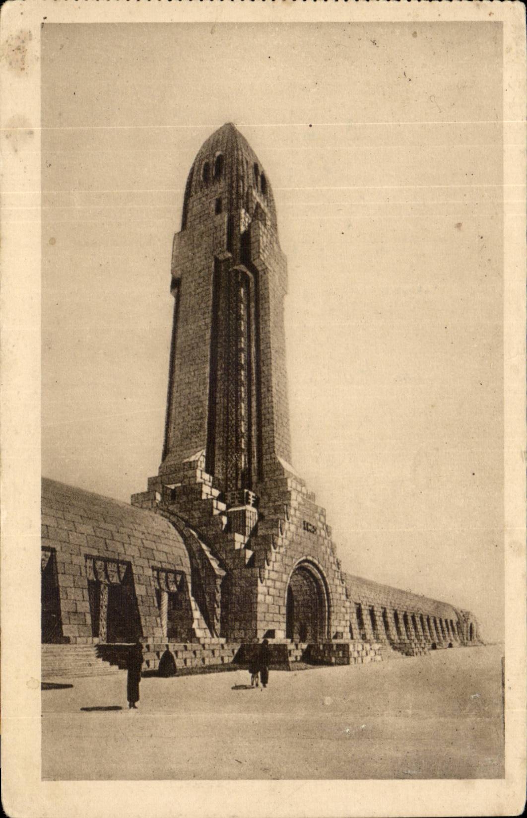 CPA Militaria Lighthouse and ossuary of Douaumont