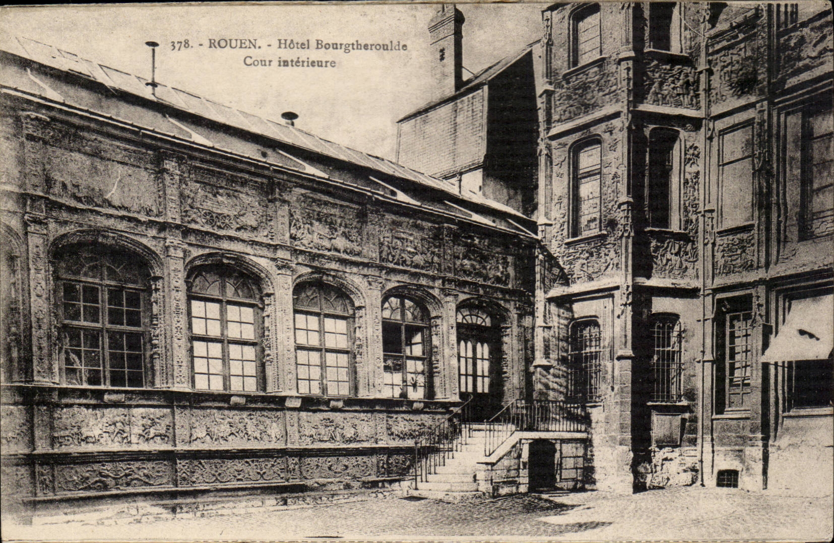 CPA Rouen Hotel Bourgtheroulde interior Court