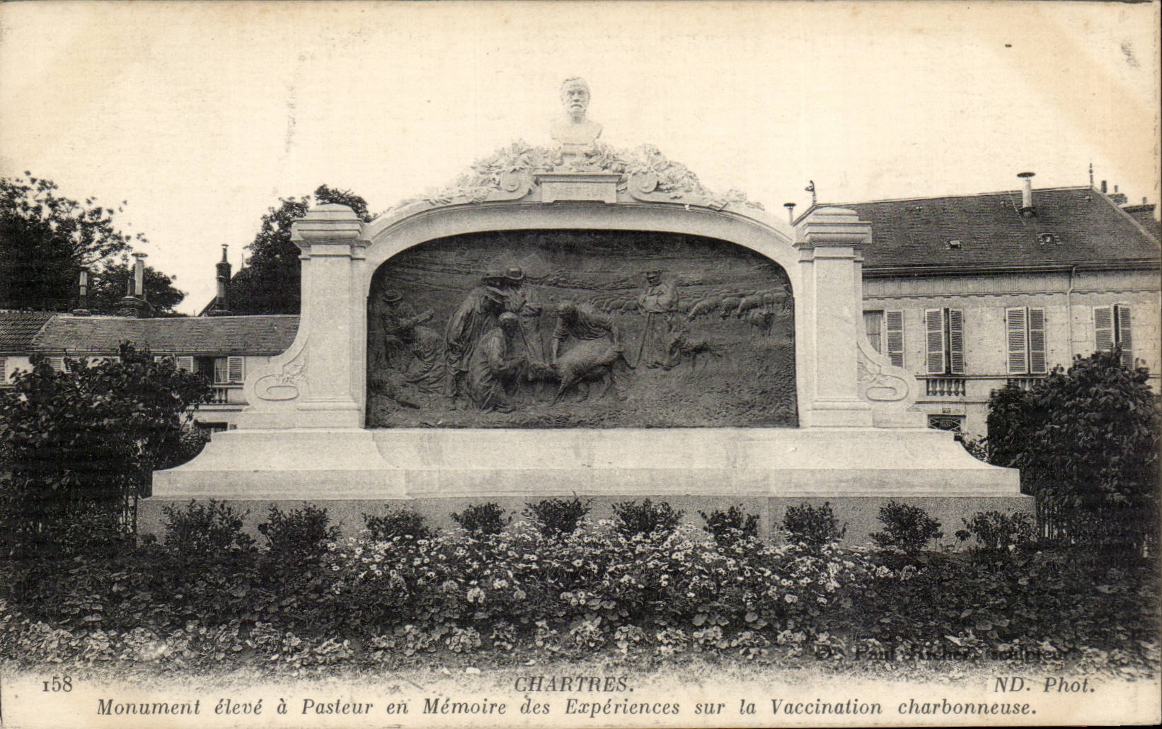 Chartres CPA high Monument has Pasteur in memory of the experiments on carbonaceous vaccination