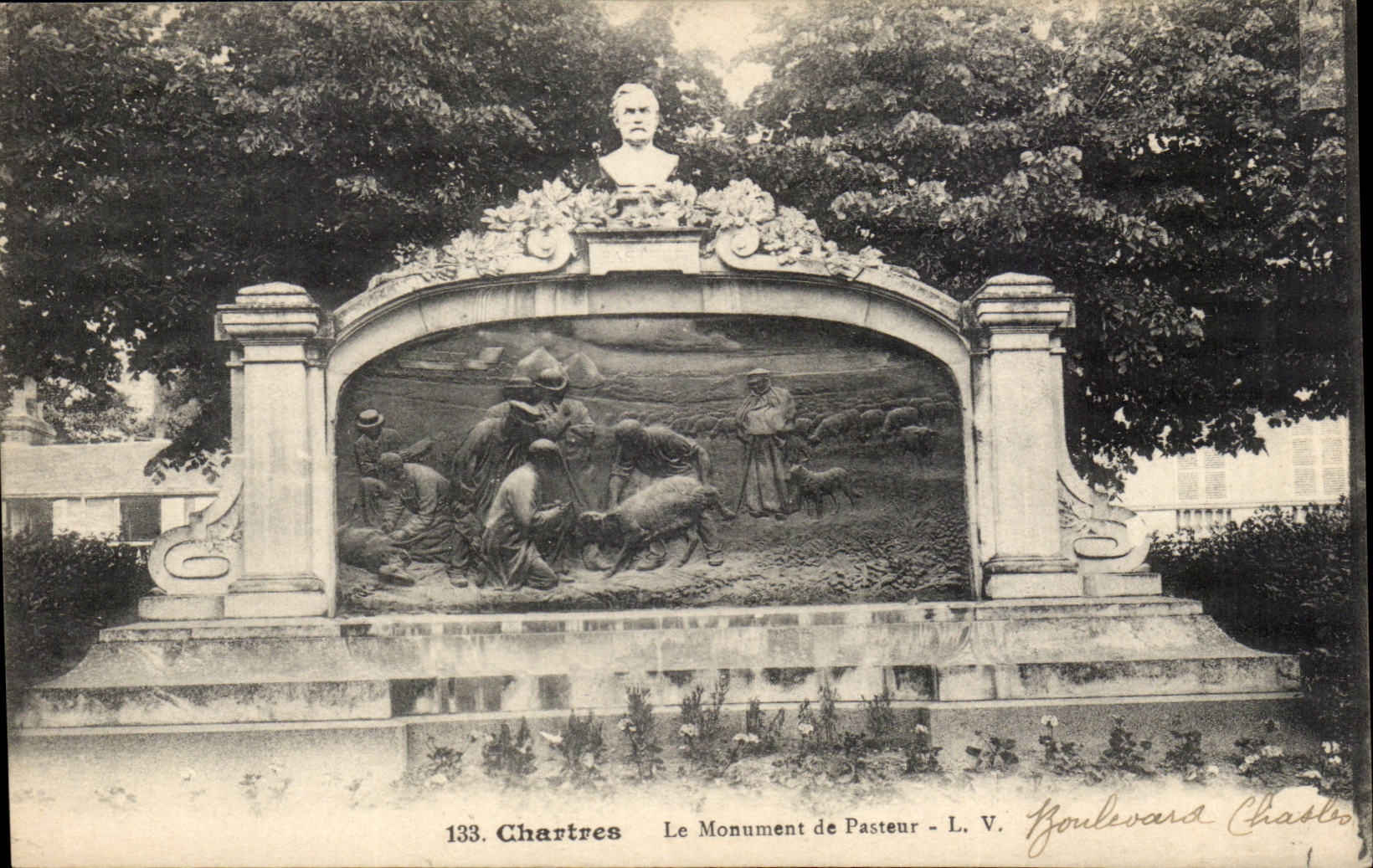 Chartres CPA the Pasteur monument