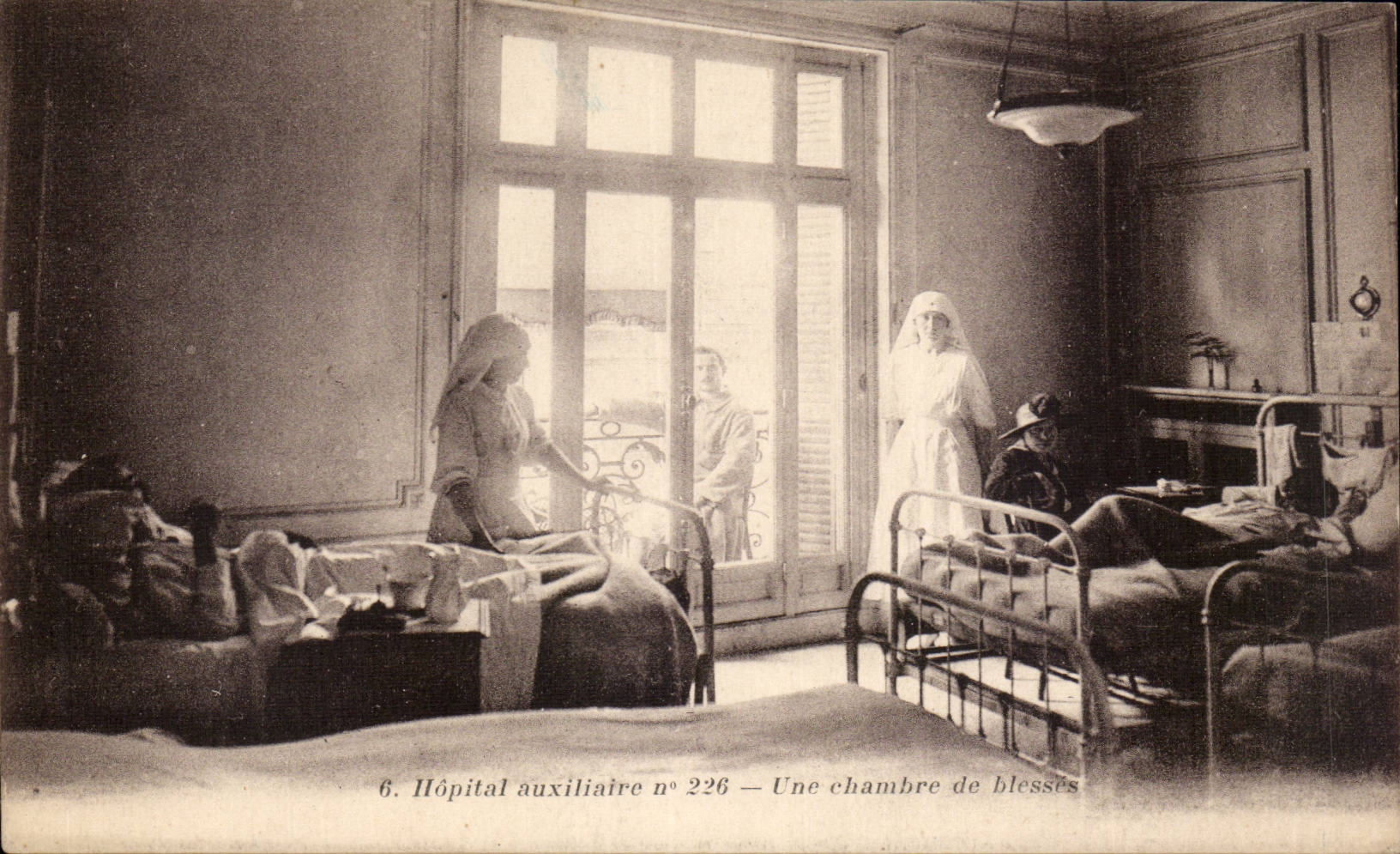 CPA Paris Hopital auxiliary n° a 226 room of wound Militaria