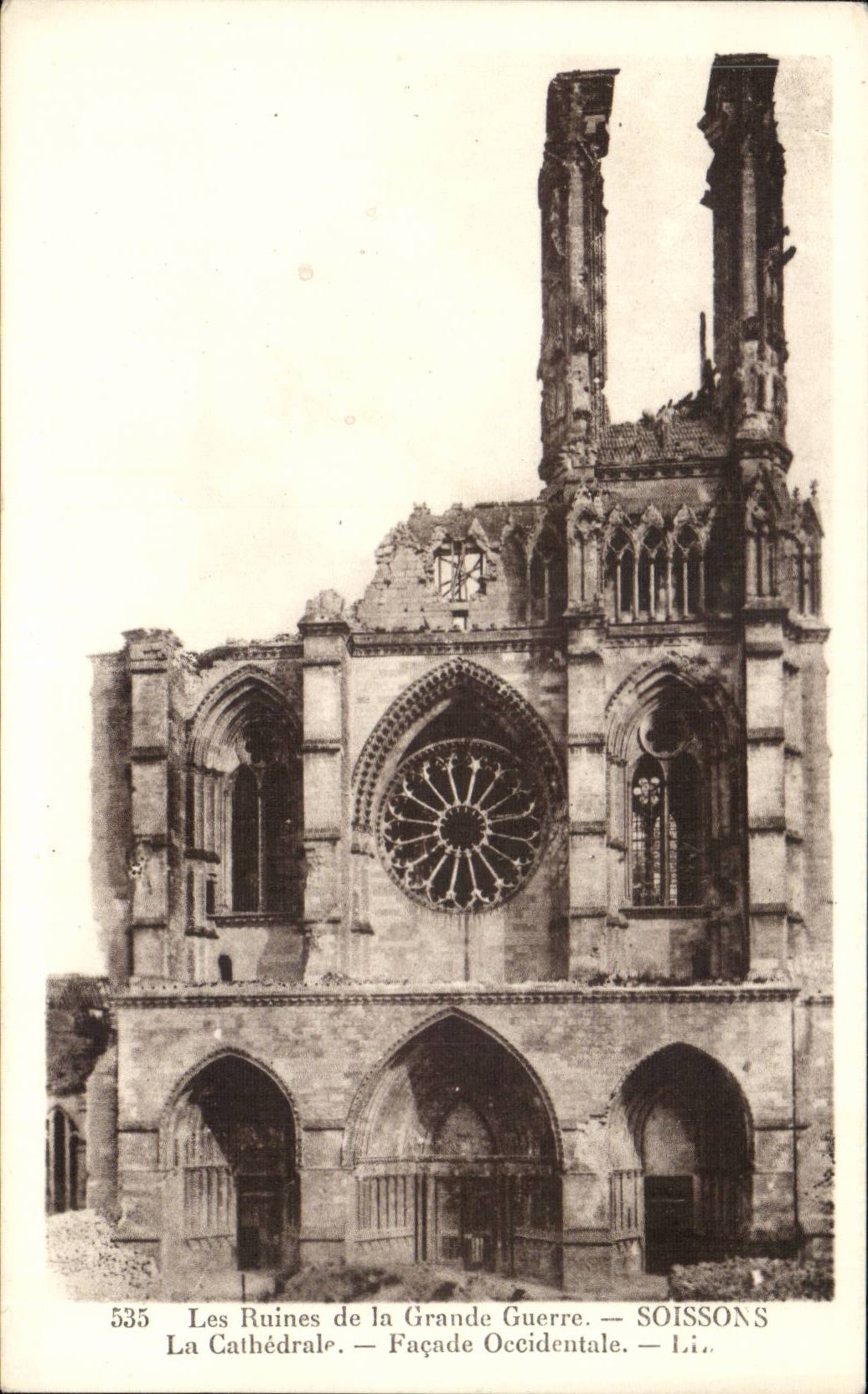 CPA ruins of the Great War Soissons Cathedral Western Frontage
