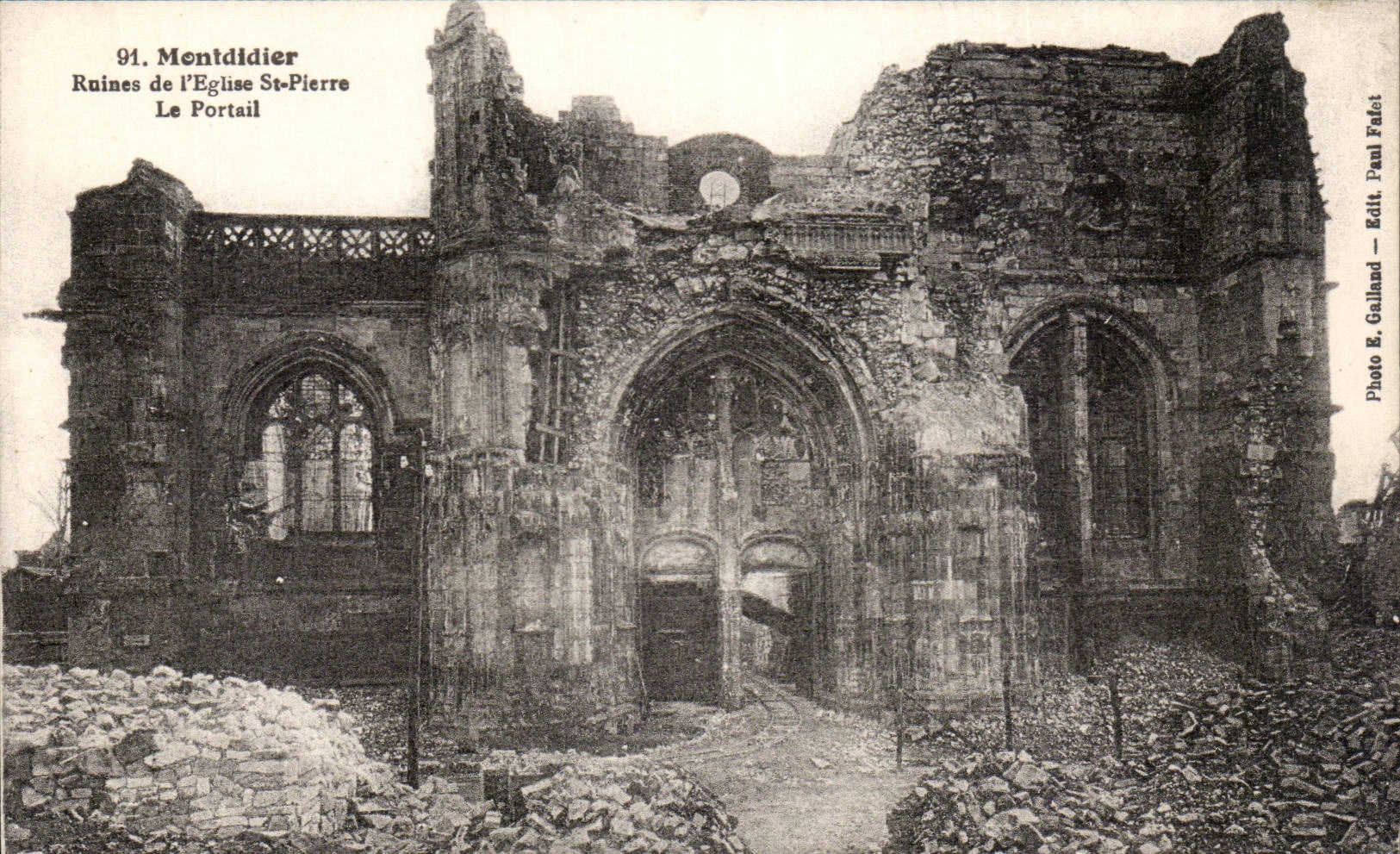 Montdidier cPA Ruines of the church St hones the gate