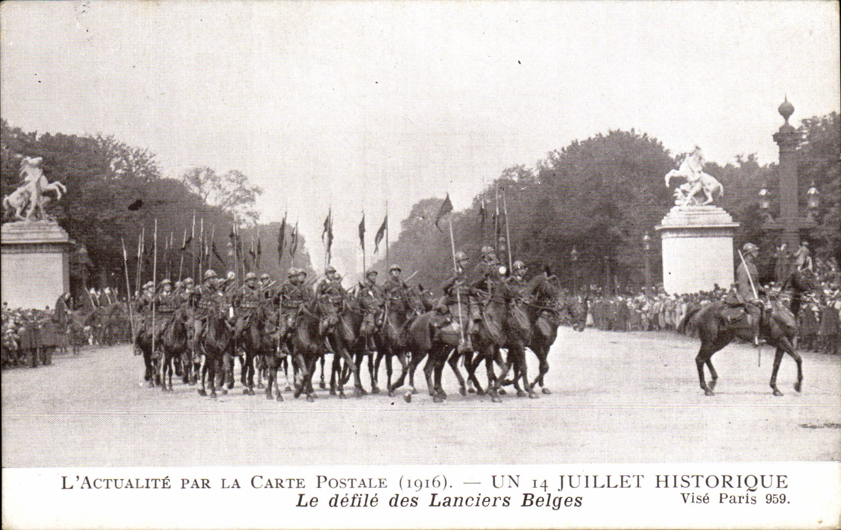 CPA July 14th the procession of the Belgian lancers Paris Militaria
