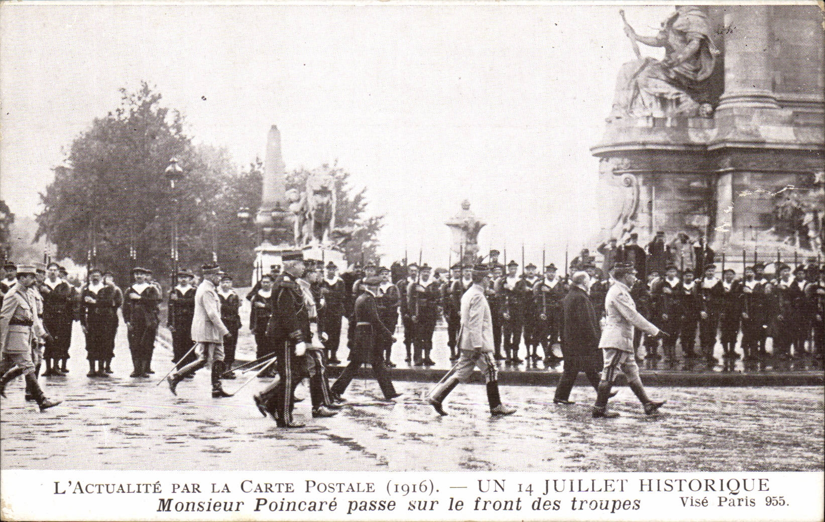 CPA July 14th Mr Poincare passes on the face of the troops Paris Militaria