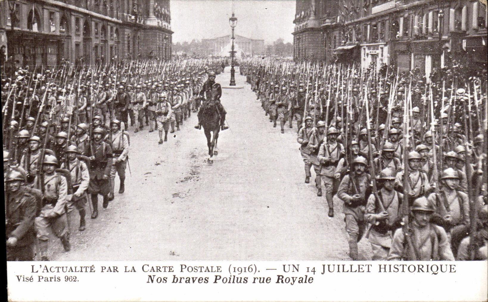 CPA July 14th Our hairy brave men royal street Paris Militaria