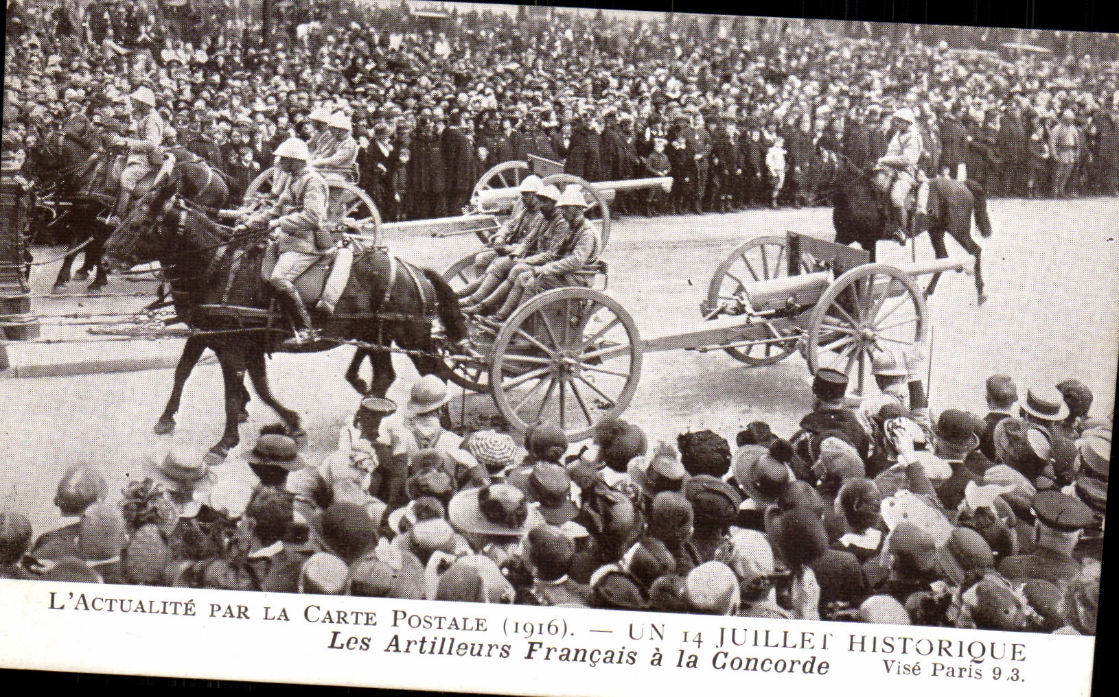 CPA July 14th French artillerists with the Harmony Paris Militaria Canon of 75