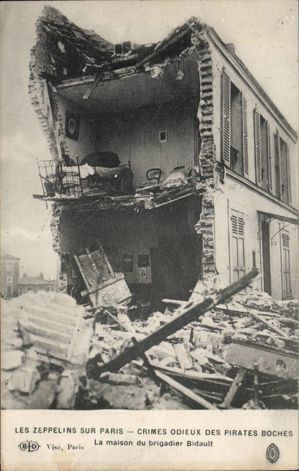 CPA zeppelins on Paris odious Crimes of the pirates boches the house of the Bidault sergeant